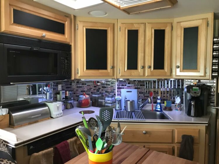 29 Beautiful RV Makeovers with Unpainted Cabinets