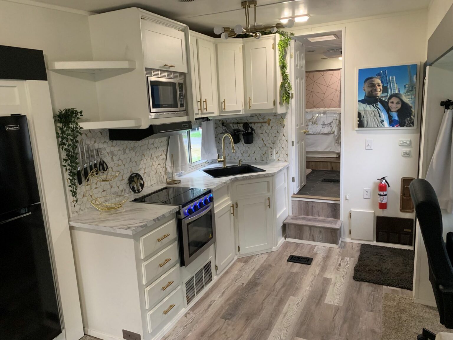27 RV Backsplash Ideas for Your Camper's Kitchen and Bathroom