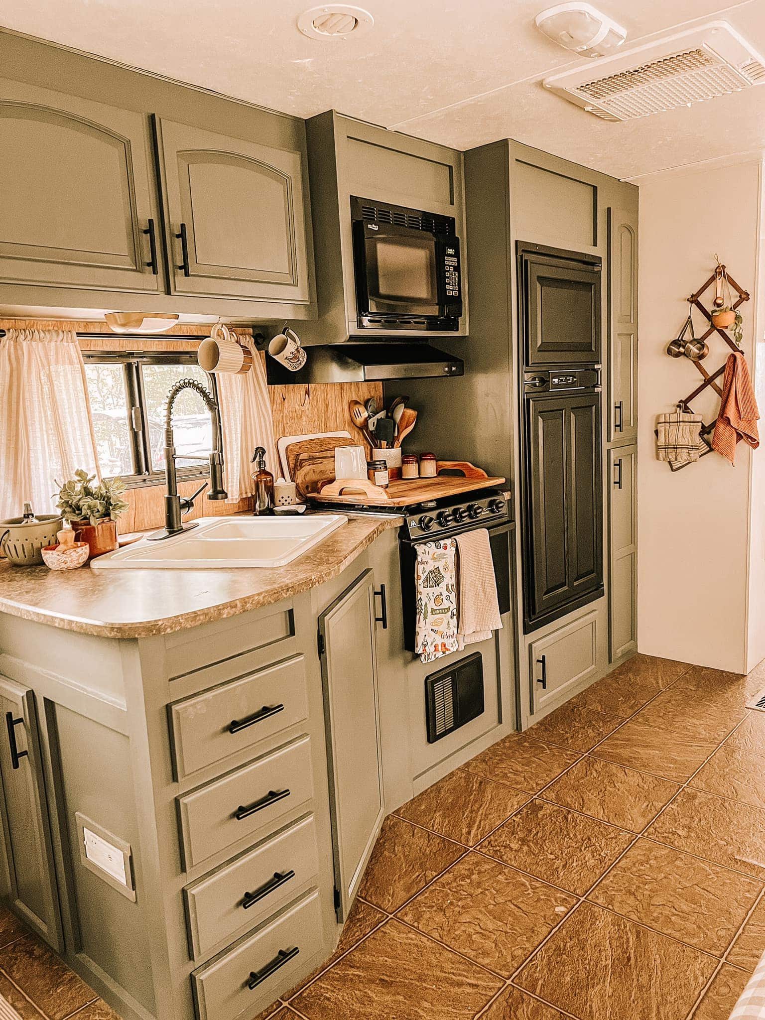 The Best Paint for RV Interior Walls and Cabinets (Our Top 3 Picks ...