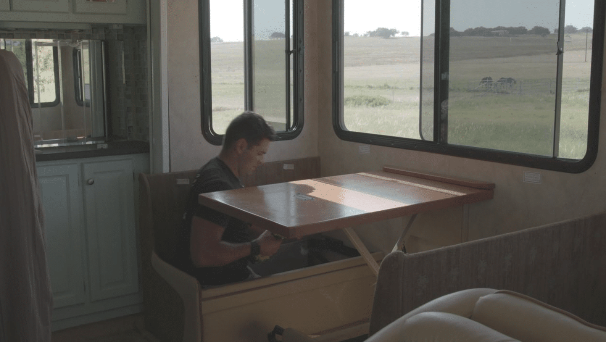 how to remove rv dining booth