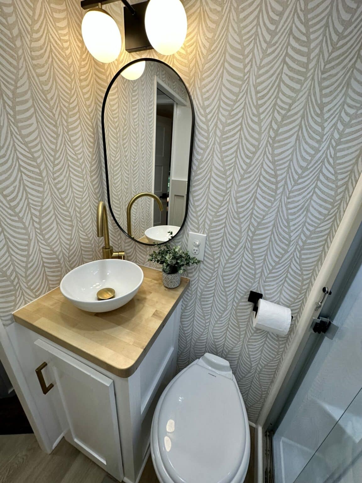 22 Photos for Fun RV Bathroom Mirror Inspiration