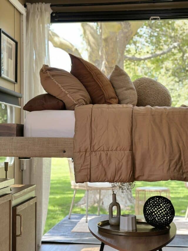 toy hauler bed close