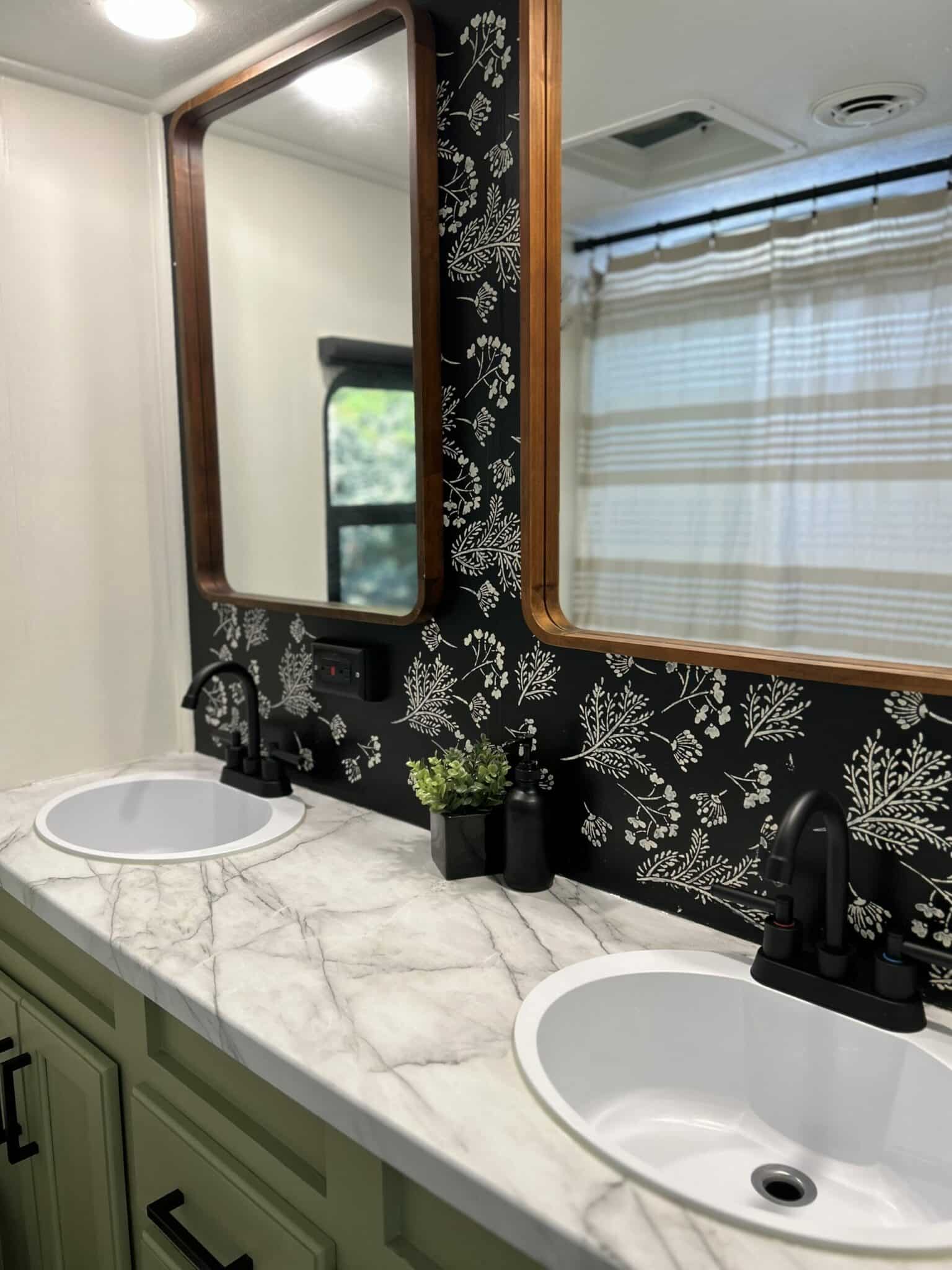 22 Photos for Fun RV Bathroom Mirror Inspiration