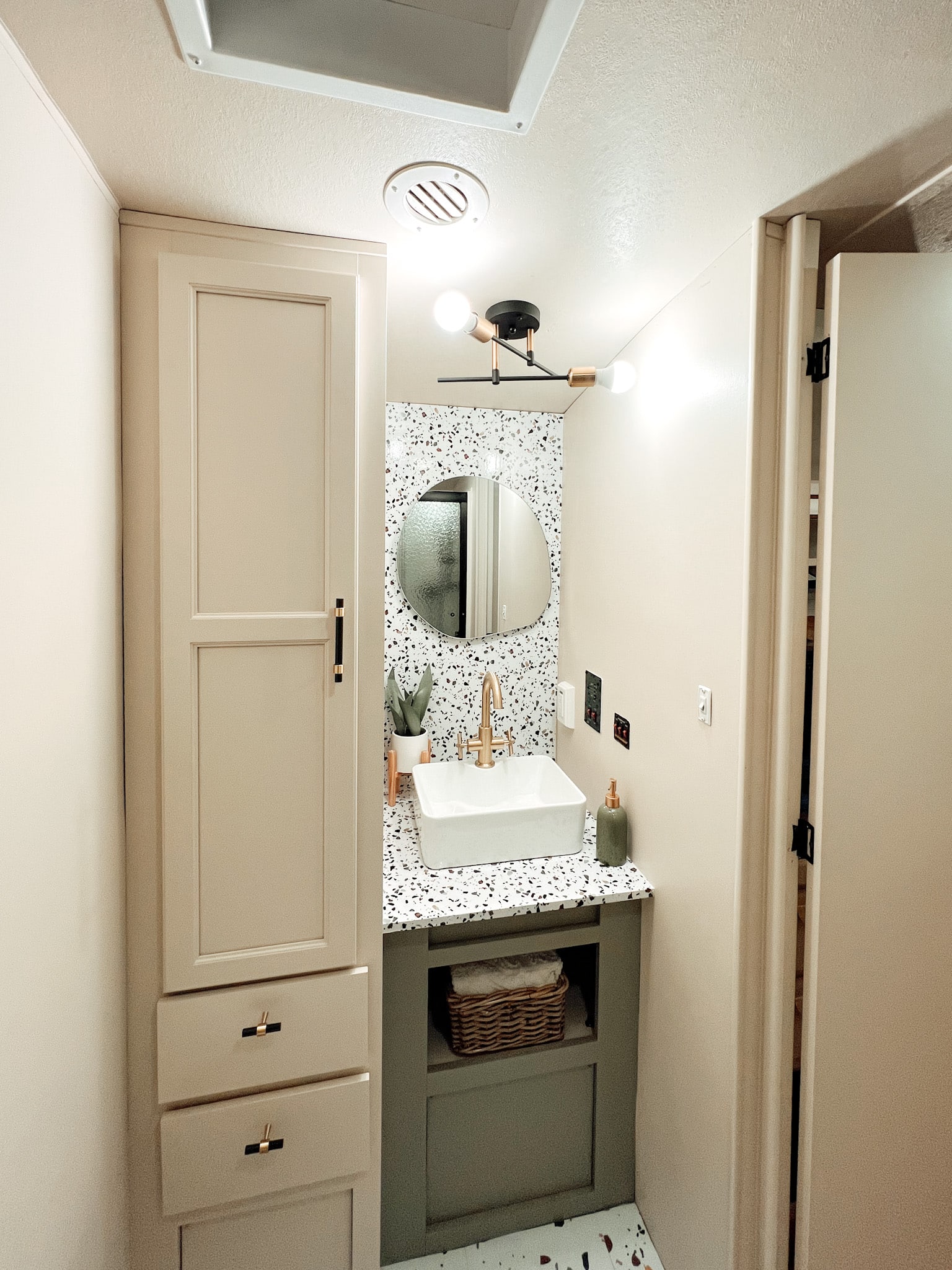 15 Class C Renovation Ideas to Inspire Your Motorhome Makeover | RV ...