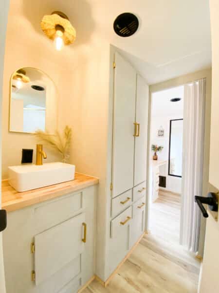 22 Photos for Fun RV Bathroom Mirror Inspiration