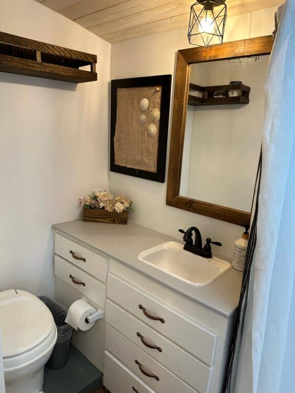 22 Photos for Fun RV Bathroom Mirror Inspiration