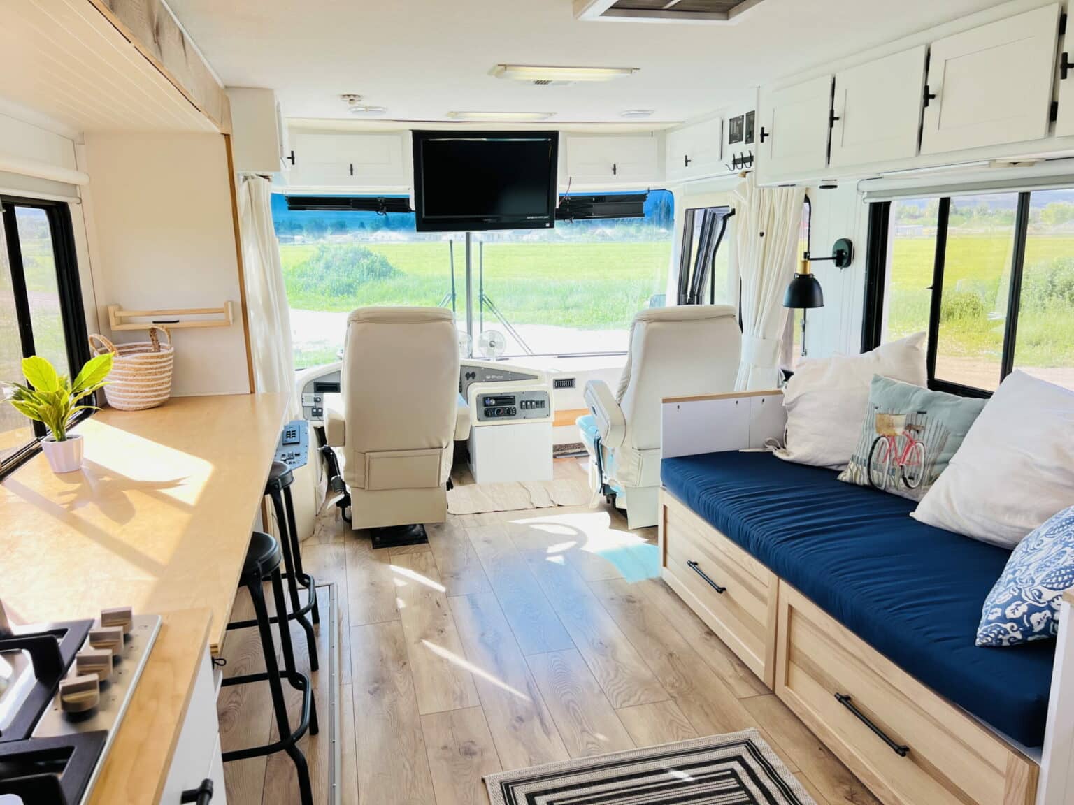 22 Creative RV Dinette Replacement Ideas | RV Inspiration
