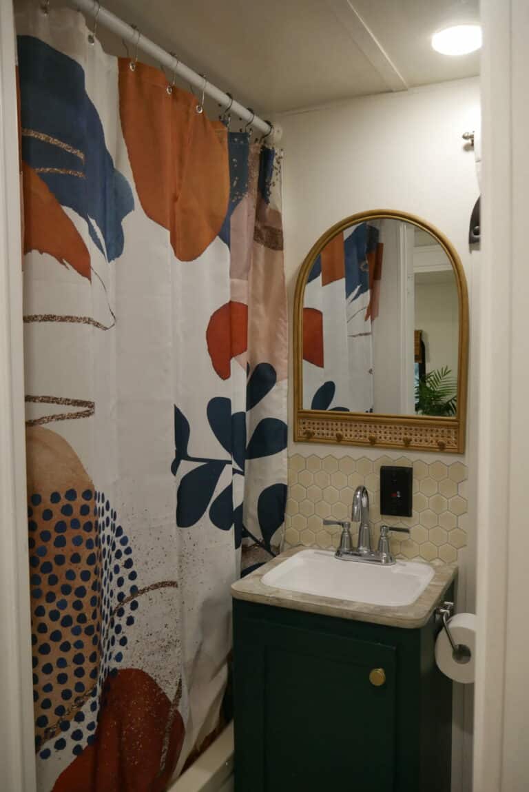 22 Photos for Fun RV Bathroom Mirror Inspiration