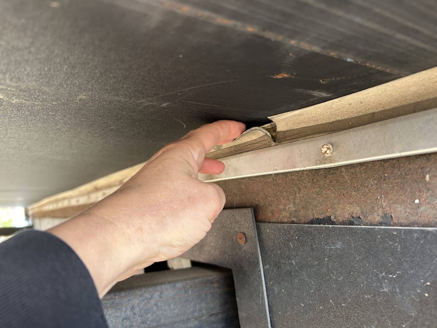 Replace Slide Out Trim with this Tutorial (+ Photo Inspiration!) RV