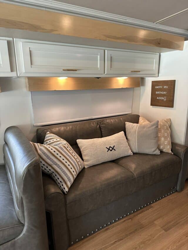 10 RV Window Valance Ideas for Your RV Makeover | RV Inspiration