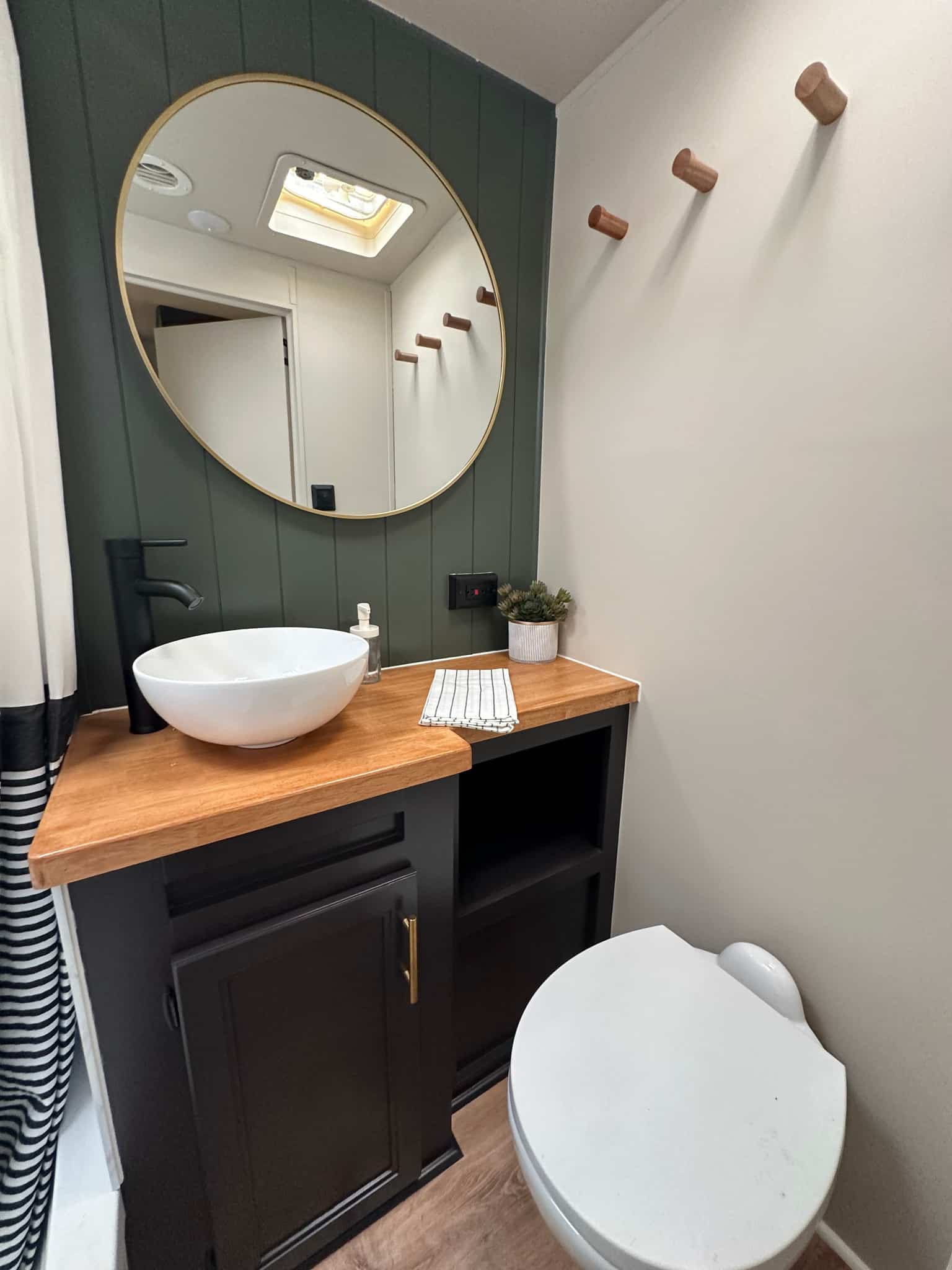 bathroom-mirror-towel-hooks rv remodel